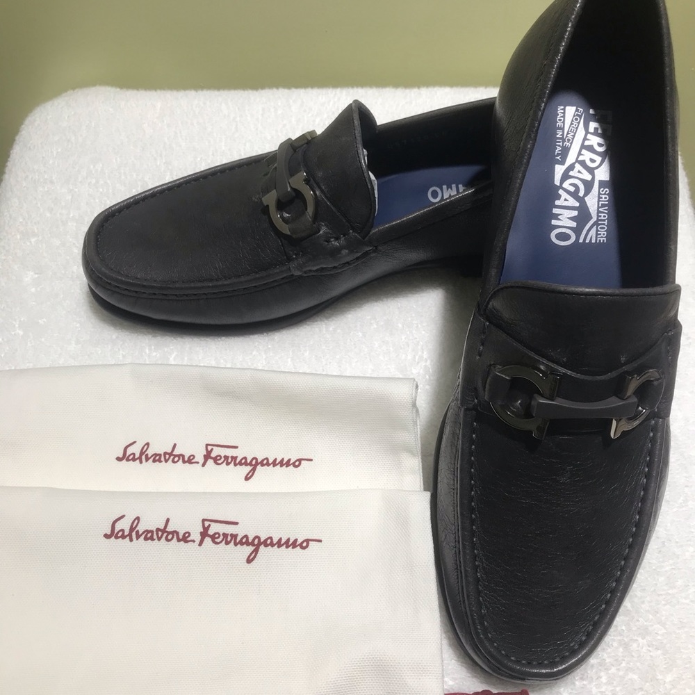 Salvarore Ferragamo Crown Lead